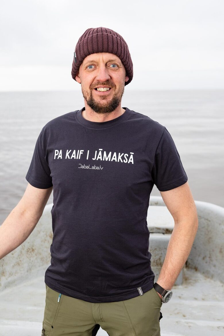 T KREKLS "PA KAIF I JĀMAKSĀ" | Melns 